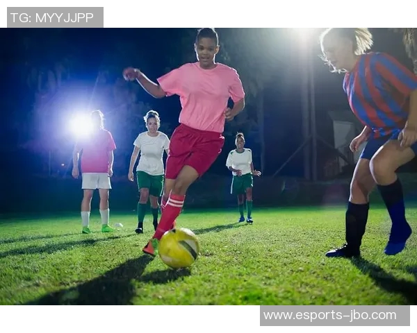 《笑翻全场的足球巨星：球场上的搞笑瞬间与奇葩风采》